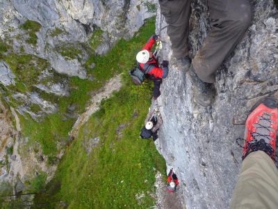 011-In der senkrechten Wand des Hias-Klettersteigs